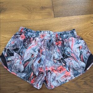 Lululemon Abstract Print Hotty Hot Shorts